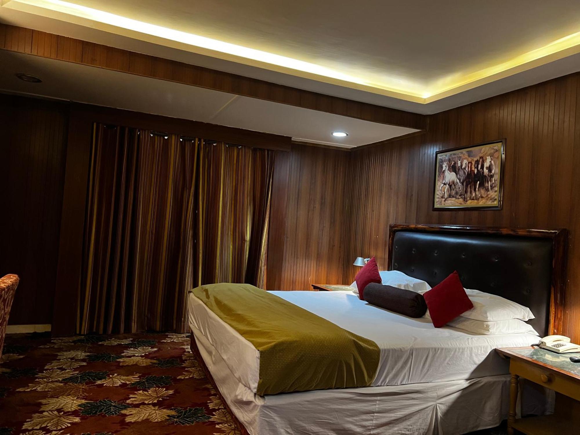 Hotel Galaxy Karachi Exterior photo