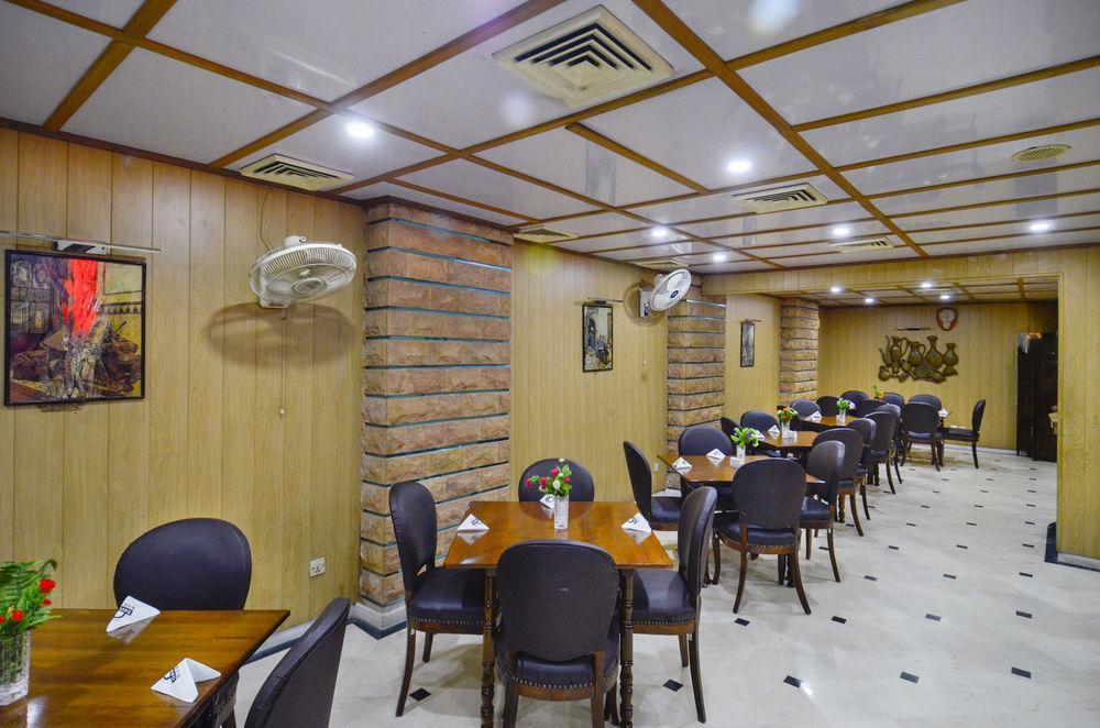 Hotel Galaxy Karachi Exterior photo