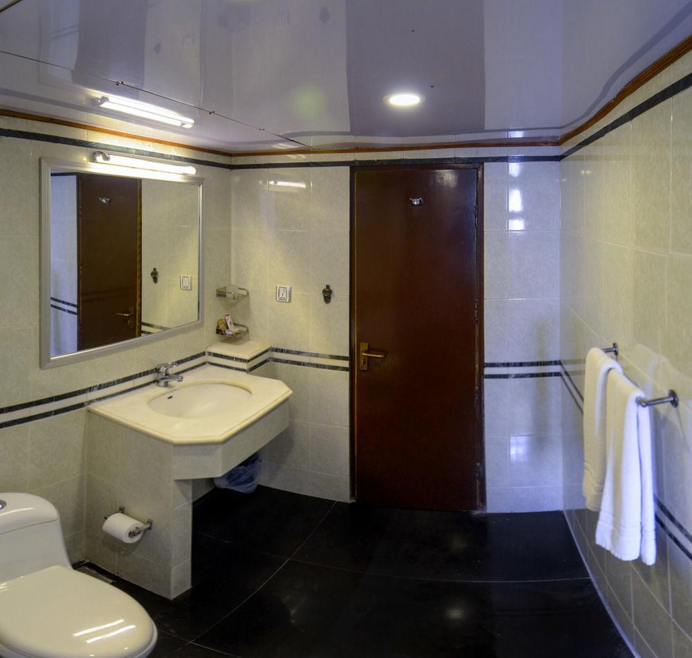 Hotel Galaxy Karachi Exterior photo